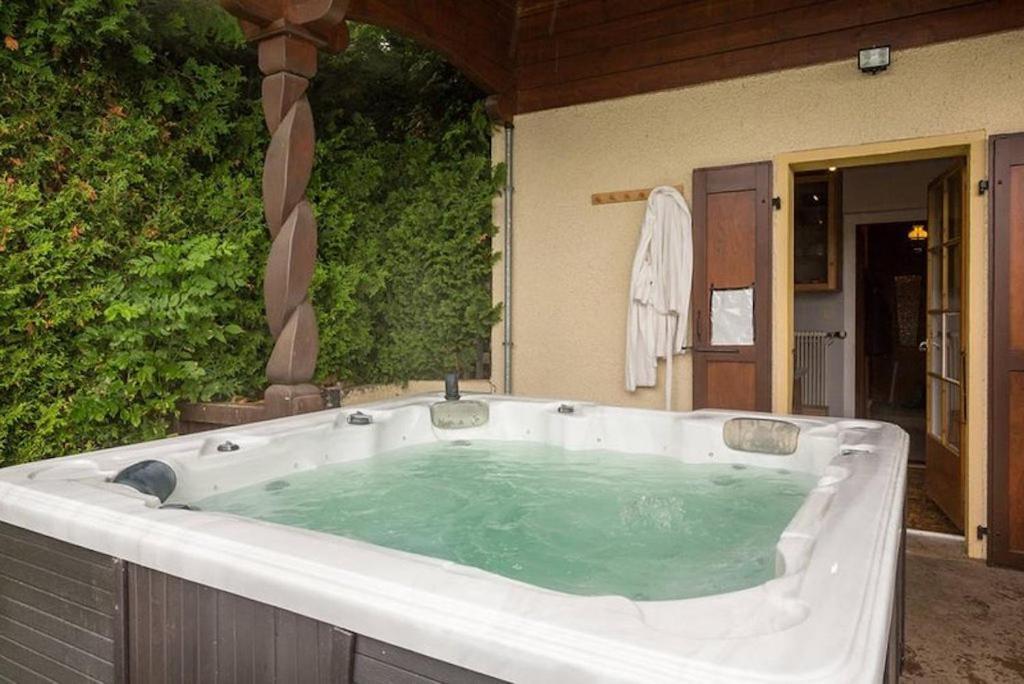 Chalet Traditionnel Avec Jacuzzi Exterieur Bex Zewnętrze zdjęcie